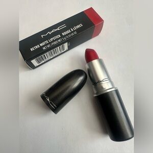 Mac retro matte lipstick ruby woo 700
